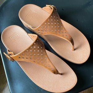 FitFlop Women’s Leather Toe-Thong Sandal size 9